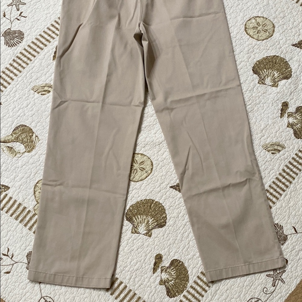 L.L. BEAN Tan Classic Fit Straight-Leg Khaki Pants. Size 6 Regular. - Picture 10 of 12